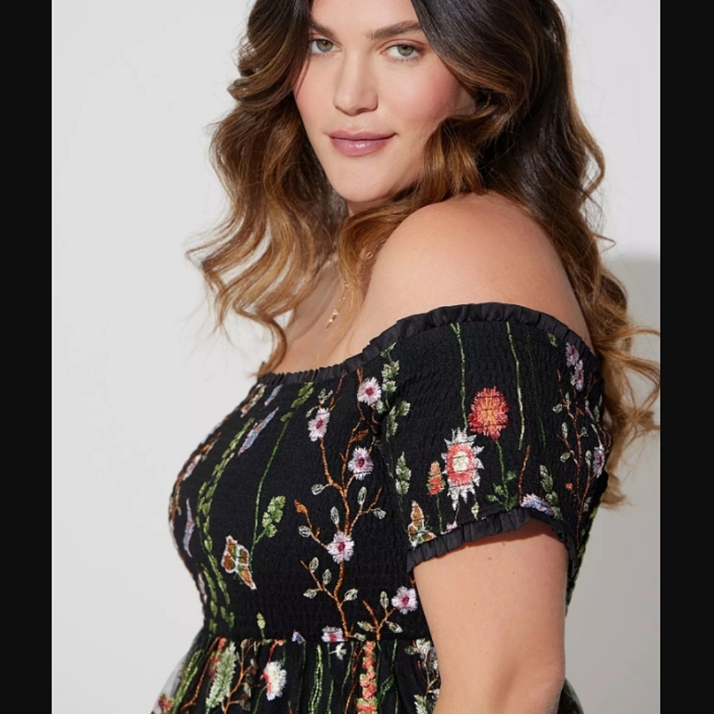 NWT Torrid Sheer Black Lace Smocked Off Shoulder Floral Embroidered Dress, sz 4 - Picture 4 of 12